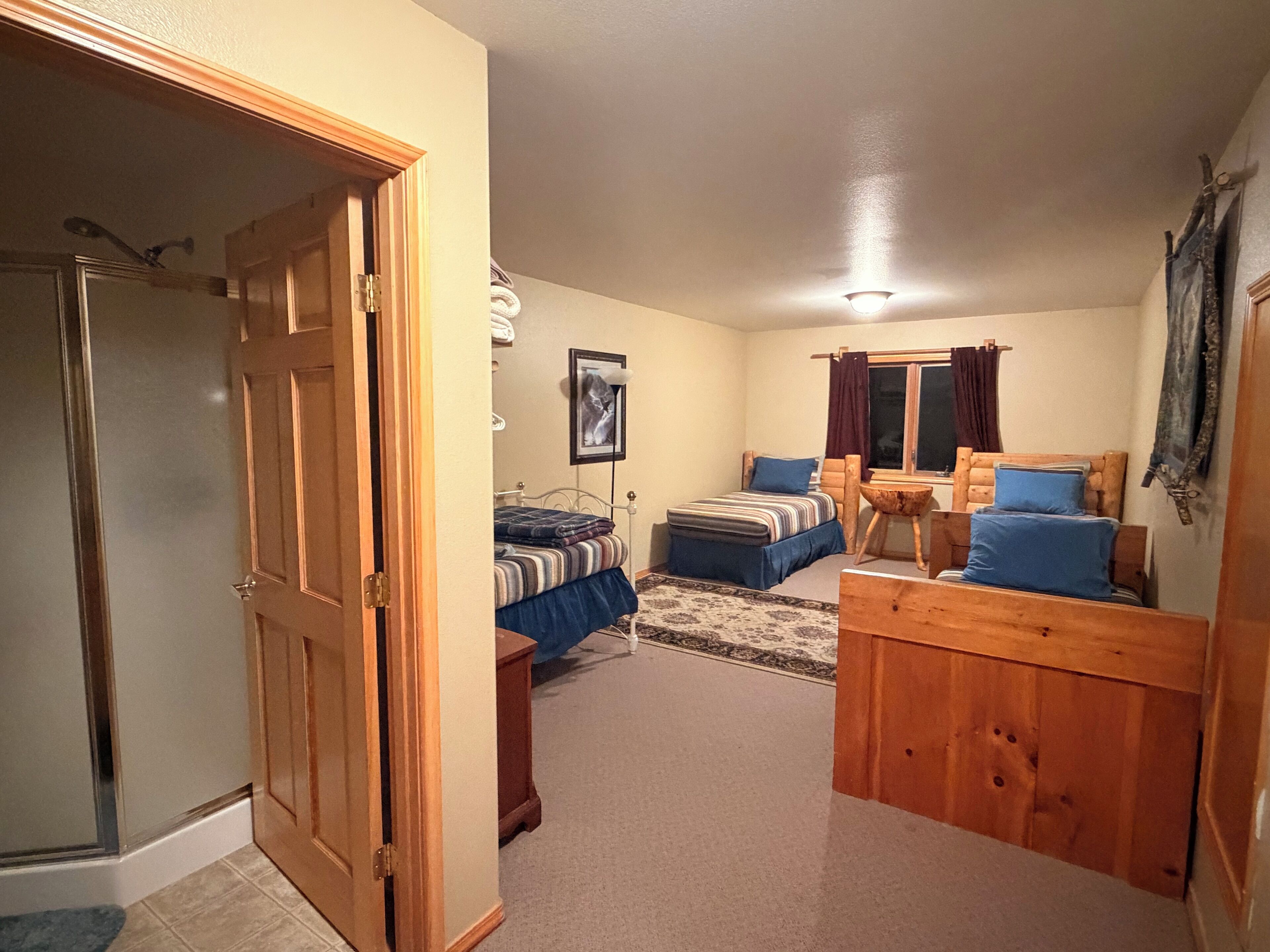6 bedrooms, desk, free WiFi, bed sheets
