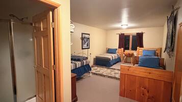 6 bedrooms, desk, free WiFi, bed sheets