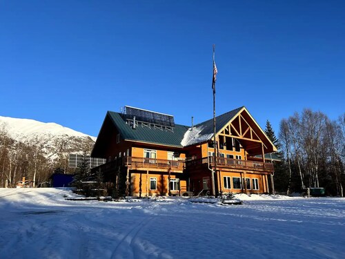 Spacious Lodge surrounded by trails at Government Peak
