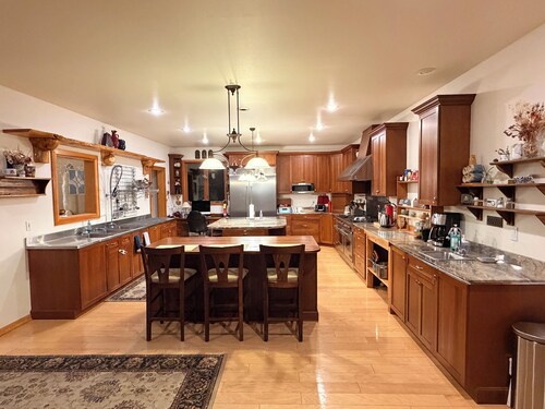 Spacious Lodge surrounded by trails at Government Peak
