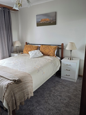 3 bedrooms, iron/ironing board, WiFi, bed sheets