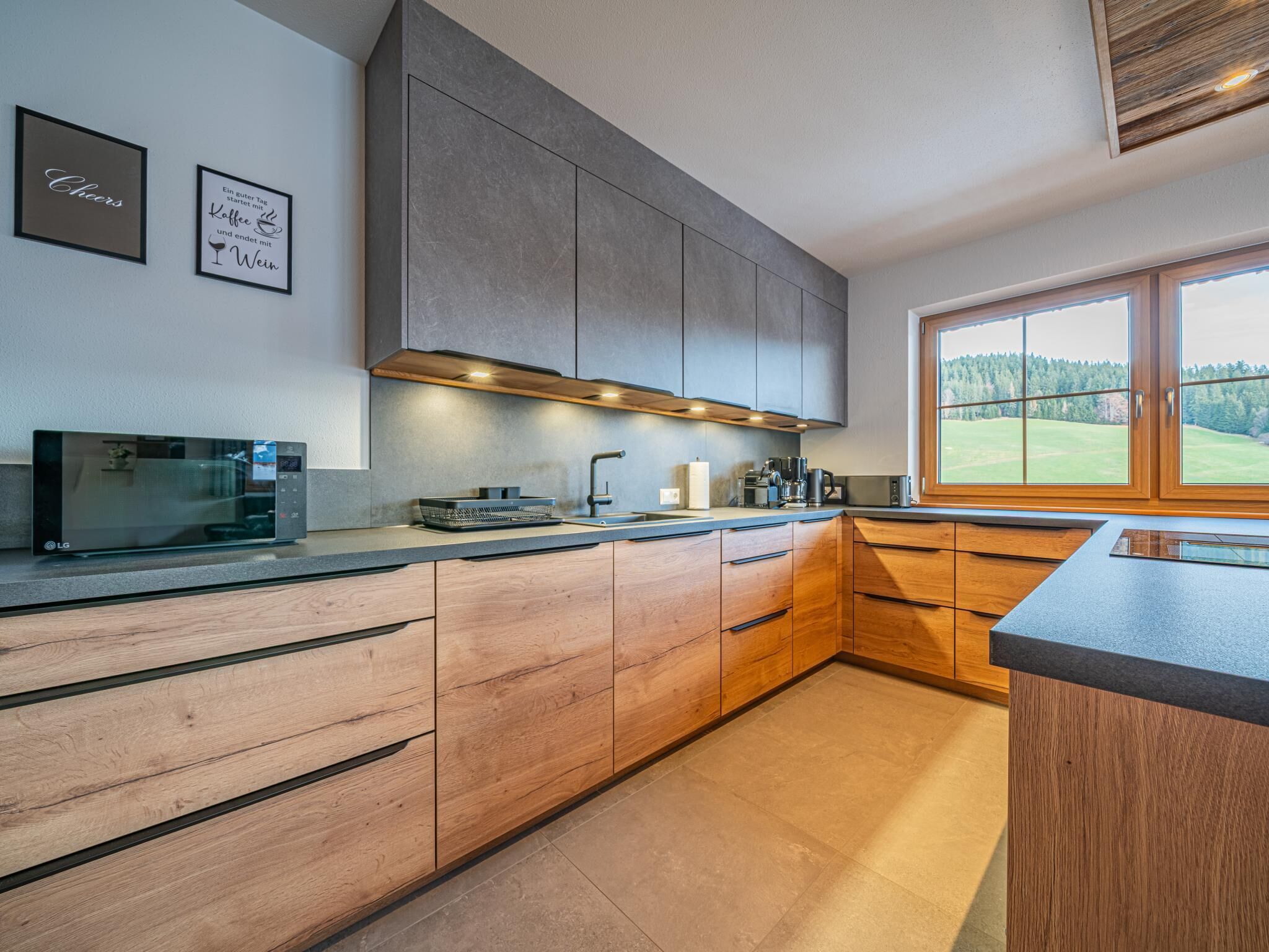 Micro-ondes, four, plaque de cuisson, lave-vaisselle