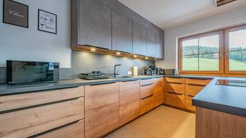 Micro-ondes, four, plaque de cuisson, lave-vaisselle