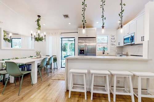 Relax Poolside! Family West Palm Beach Gem w/ Yard