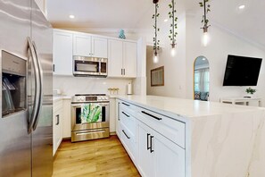 Fridge, microwave, stovetop, coffee/tea maker - Relax Poolside! Family West Palm Beach Gem w/ Yard (West Palm Beach)