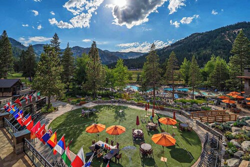 Spa & Ski-In/Out Access! Everline Resort Studio