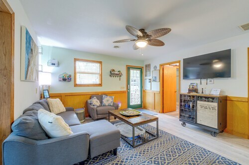Relax at 'The Cove' Waterfront Getaway