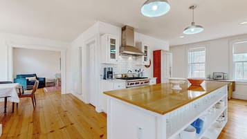 Refrigerador, microondas, parrilla de estufa y lavavajillas