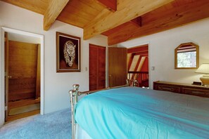 3 bedrooms, iron/ironing board, internet, bed sheets