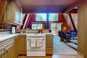 Fridge, microwave, stovetop, dishwasher