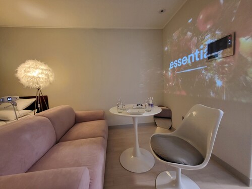 Luxury View Suite • 1 Min from Geumjeong • Direct Access to Gangnam/Seoul