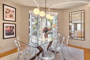 Dining - Takumi-Ishi - The Art of Refined Living (București)