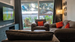 TV - New Listing/500m to Benaulim Beach/4 seater Jacuzzi /3BR Row Villa (Benaulim)