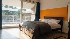 3 bedrooms, iron/ironing board, WiFi, bed sheets - New Listing/500m to Benaulim Beach/4 seater Jacuzzi /3BR Row Villa (Benaulim)