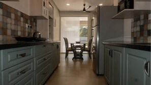 Microwave, stovetop - New Listing/500m to Benaulim Beach/4 seater Jacuzzi /3BR Row Villa (Benaulim)