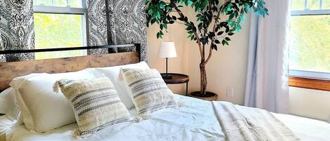 Iron/ironing board, WiFi, bed sheets