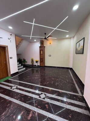 Interior - Room Racers (Akhari)