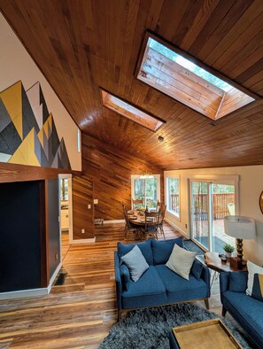 Smart TV, fireplace, books, computer monitors