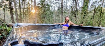 Wy’East Waters · Riverfront Hot Tub Retreat · Near Mt. Hood · Dog Friendly