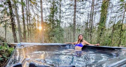 Wy’East Waters · Riverfront Hot Tub Retreat · Near Mt. Hood · Dog Friendly