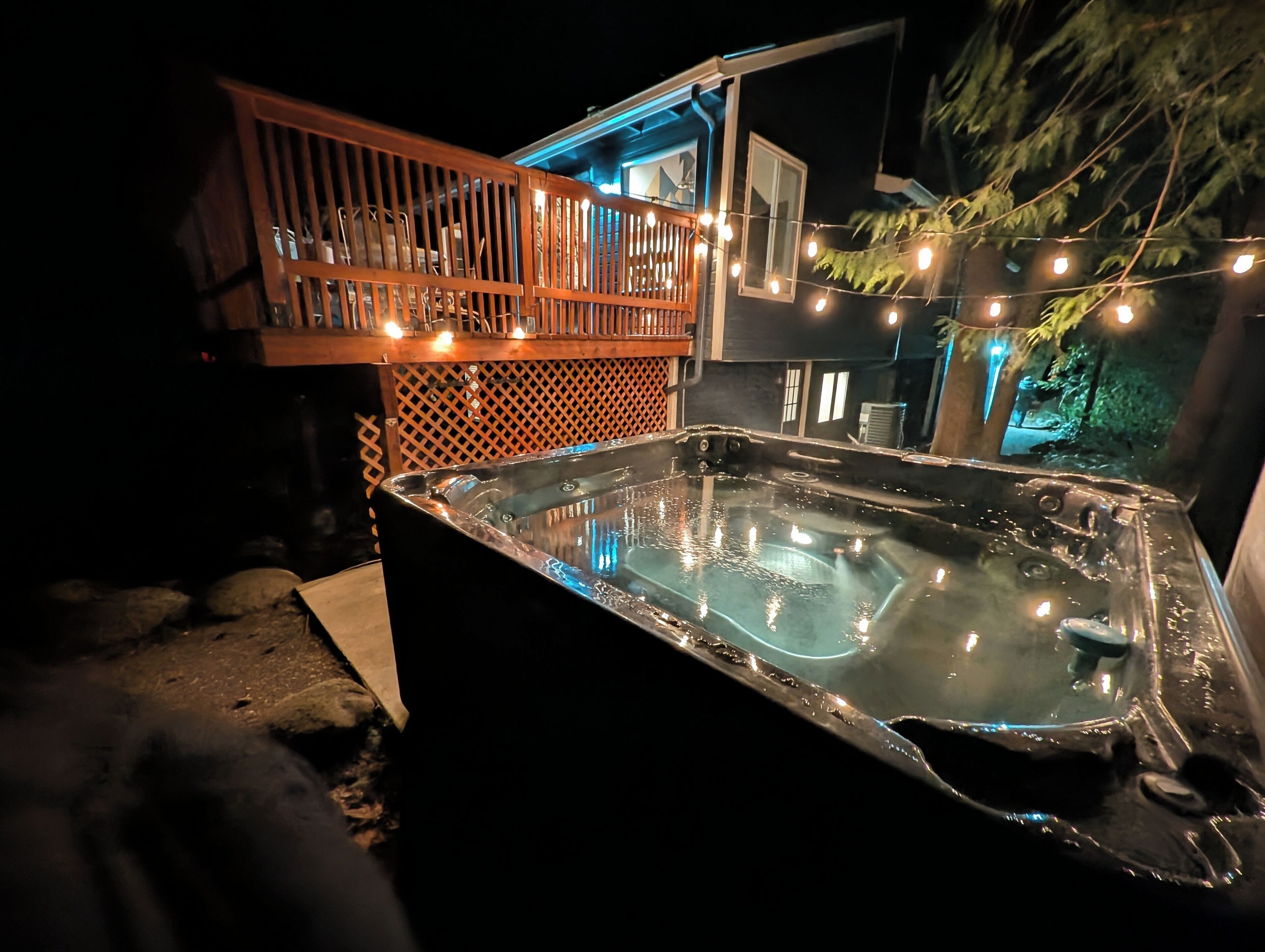 Banyera d'hidromassatge a l'aire lliure