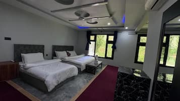 Deluxe Double Room, Mountain View | Soundproofing, iron/ironing board, free WiFi