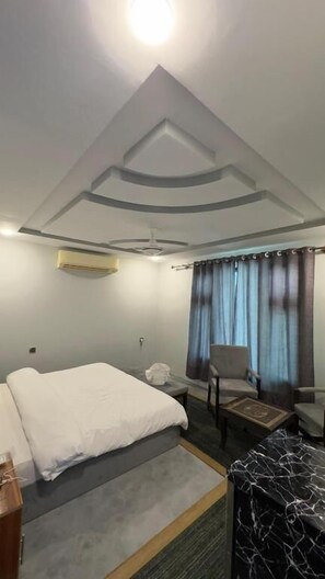 Sistema de insonorización, tabla de planchar con plancha y wifi gratis 