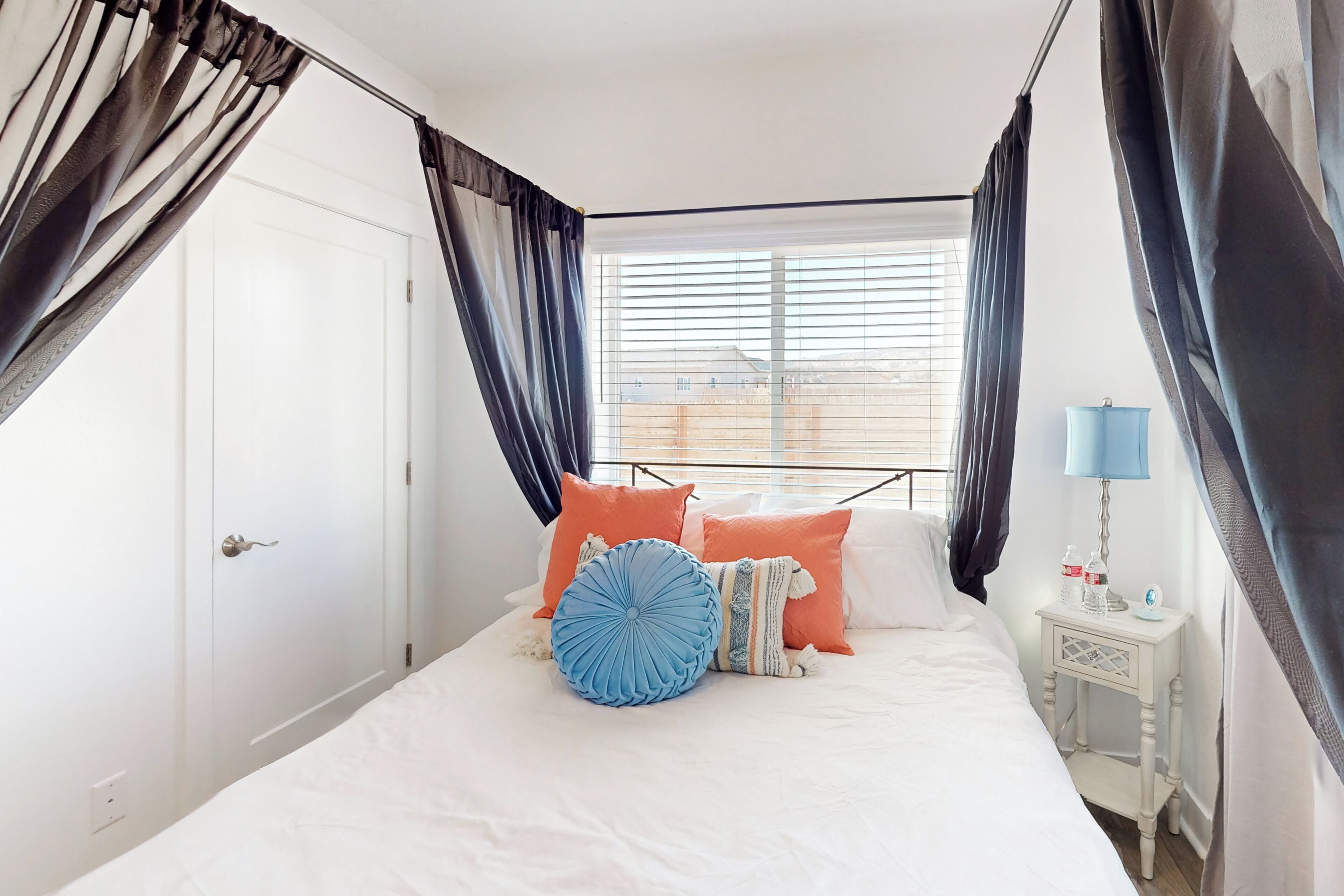 4 bedrooms, Internet, bed sheets