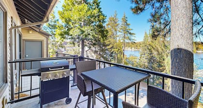 3 BR Lake Condo w/ Shared Pool & Spa