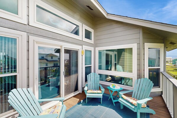 Terrace/patio - Walk to the Sand! Ocean-View Galveston Townhome (Galveston)