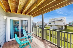 Terrace/patio - Walk to the Sand! Ocean-View Galveston Townhome (Galveston)