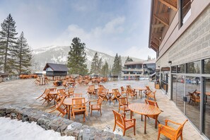 Outdoor dining - Everline Suite w/ Resort Perks! 7 Mi to Lake Tahoe (Olympic Valley)