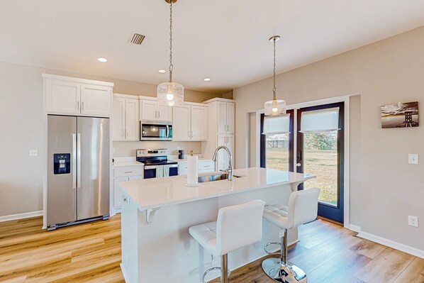 Fridge, microwave, stovetop, dishwasher - Walk to Eats! Family Hideaway 16 Mi to PCB (Panama City)