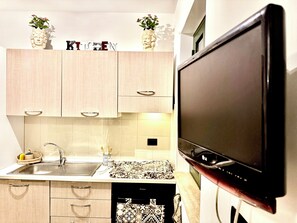 冰箱、微波炉、烤箱、炉灶