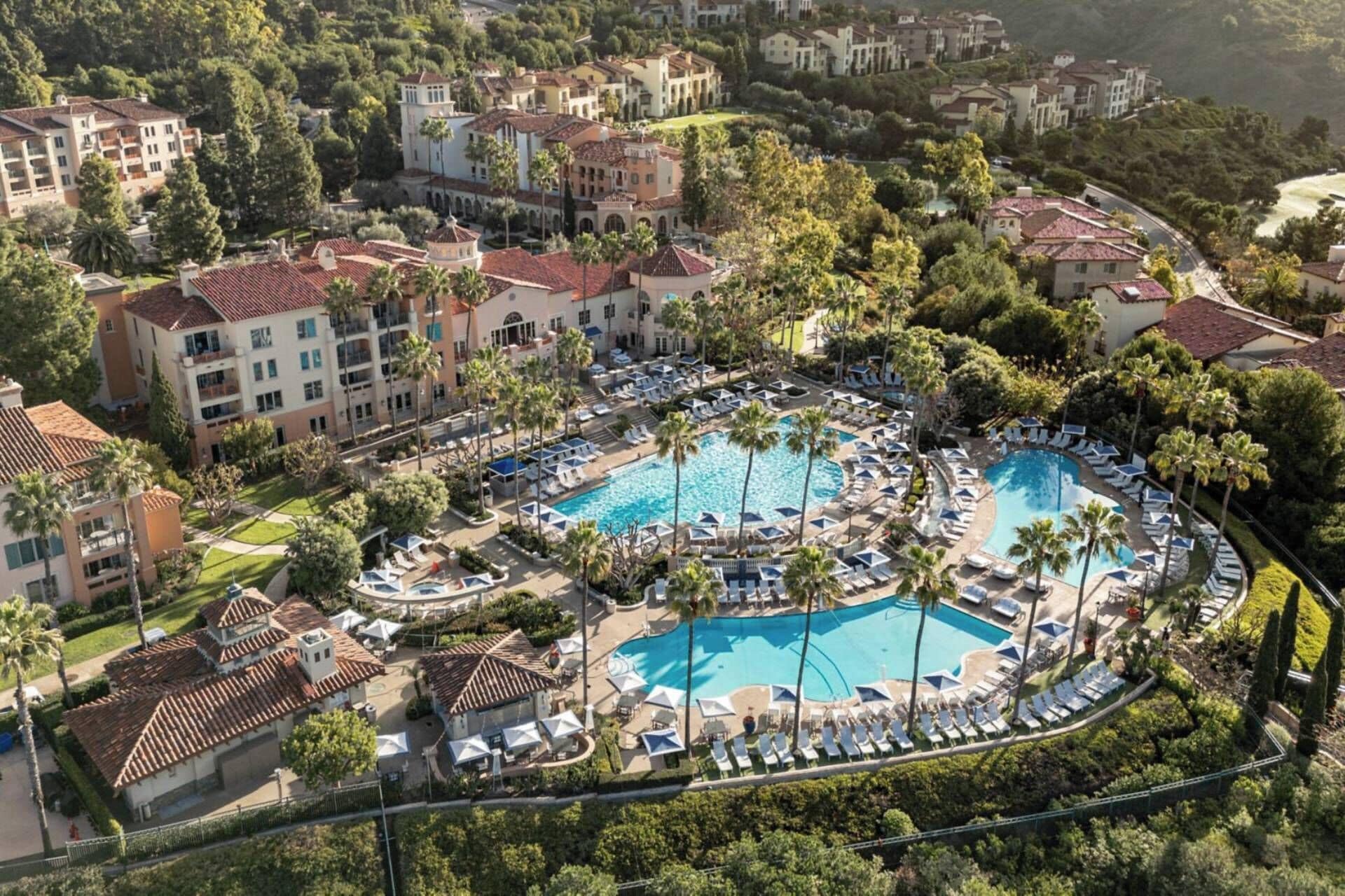 حمّام سباحة مُدفَّأ