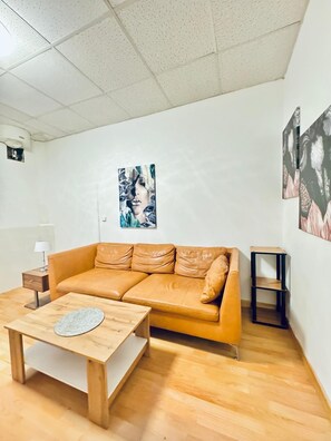 Basic Apartment | Living room