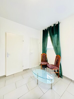 Basic Apartment | Private kitchen | Microwave, oven, stovetop, dishwasher