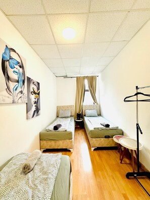 Basic Apartment | Iron/ironing board