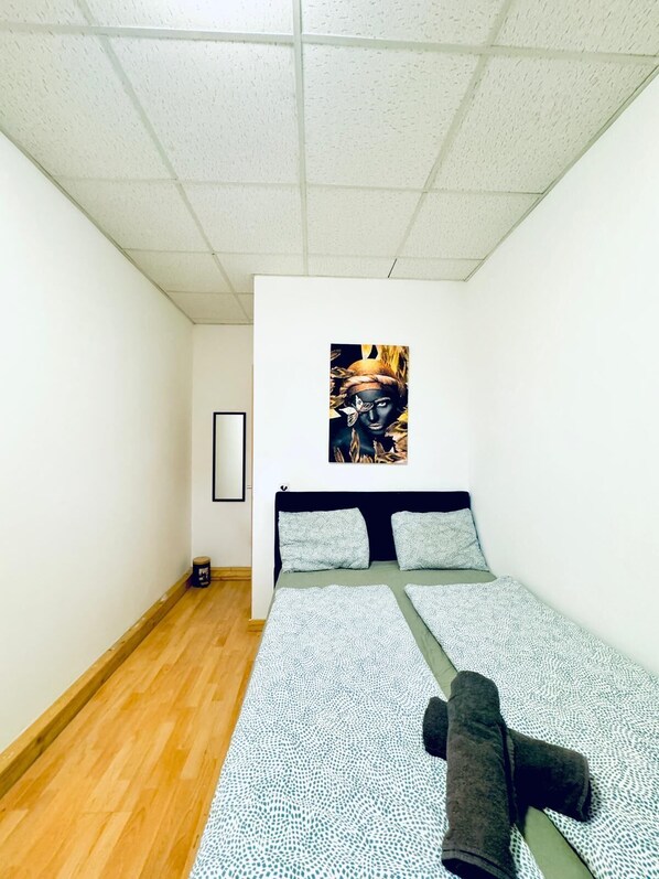 Apartament bàsic | Planxa i posts de planxar 