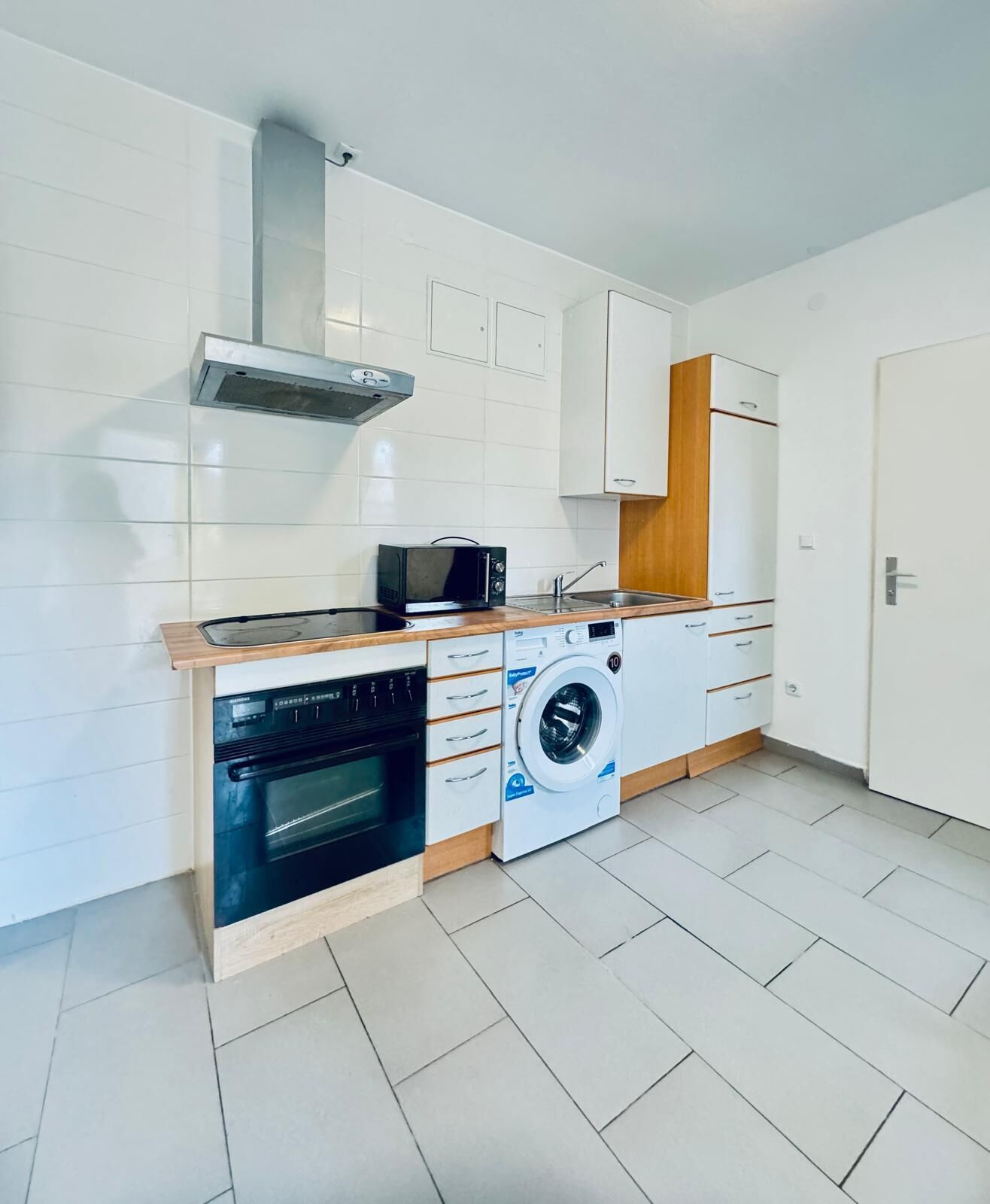 Basic Apartment | Private kitchen | Microwave, oven, stovetop, dishwasher