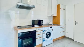 Microondas, horno, placa de cocina, lavavajillas