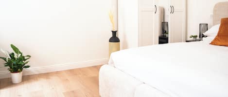 WiFi, bed sheets