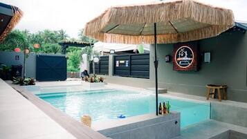 Kolam renang outdoor