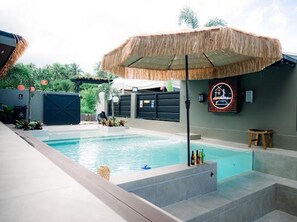 Kolam renang outdoor