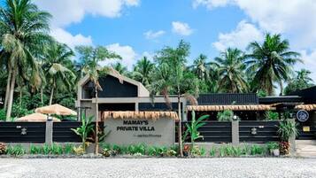 Fachada da propriedade