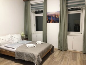 Basic Apartment | Seterika/papan seterika, Wi-fi percuma 