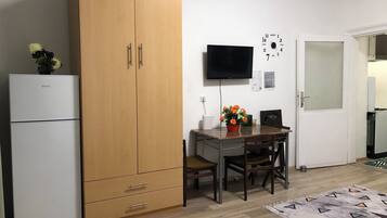 Basic Apartment | Seterika/papan seterika, Wi-fi percuma