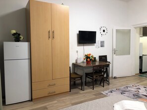 Basic Apartment | Seterika/papan seterika, Wi-fi percuma 