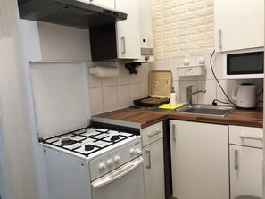 Basic Apartment | Dapur peribadi | Peti sejuk, ketuhar gelombang mikro, ketuhar, dapur 