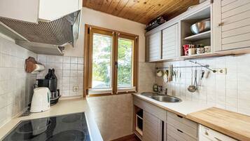 Kühlschrank, Ofen, Geschirrspüler, Kochgeschirr/Geschirr/Besteck